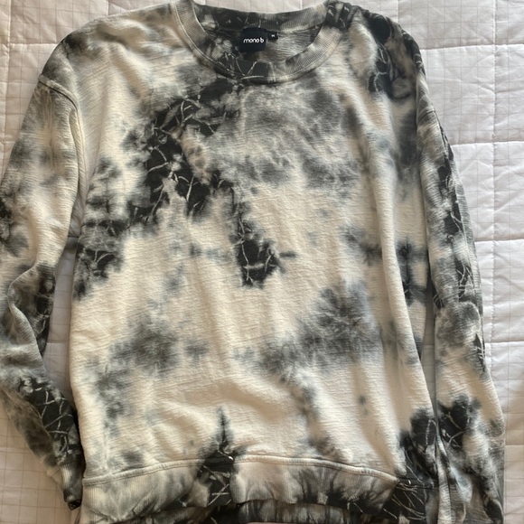 black and white sweatshirt - Picture 1 of 3